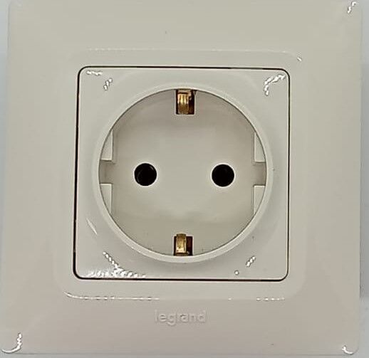 LEGRAND SALBEI TOPRAKLI PRİZ KREM