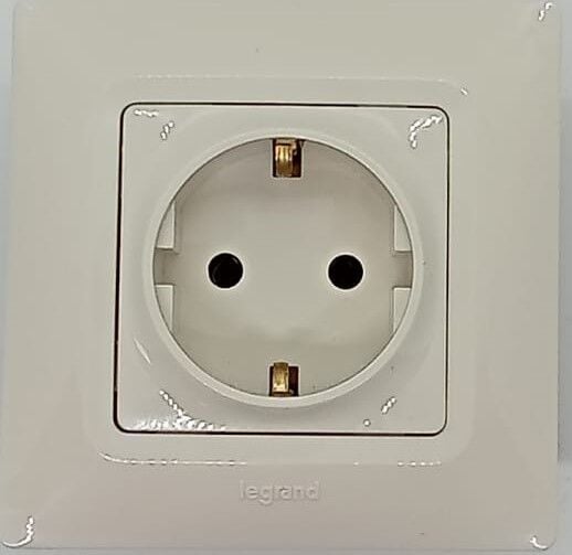 LEGRAND SALBEI TOPRAKLI PRİZ KREM